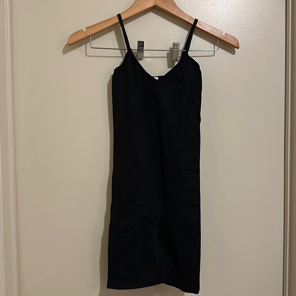 Aritzia The Group by Babaton Arial Seamless Romper Black (XS) - Picture 3 of 5